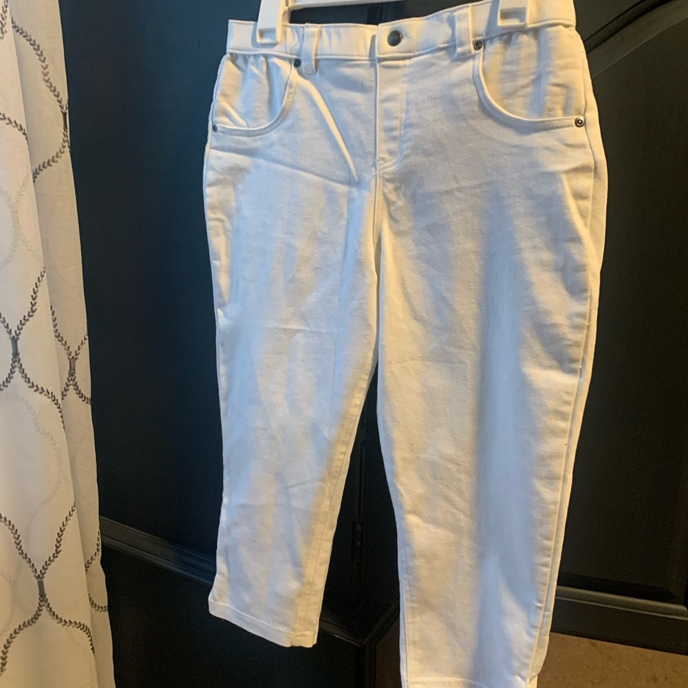 White capri stretchy jeans